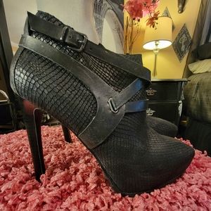 Guess high heeled booties